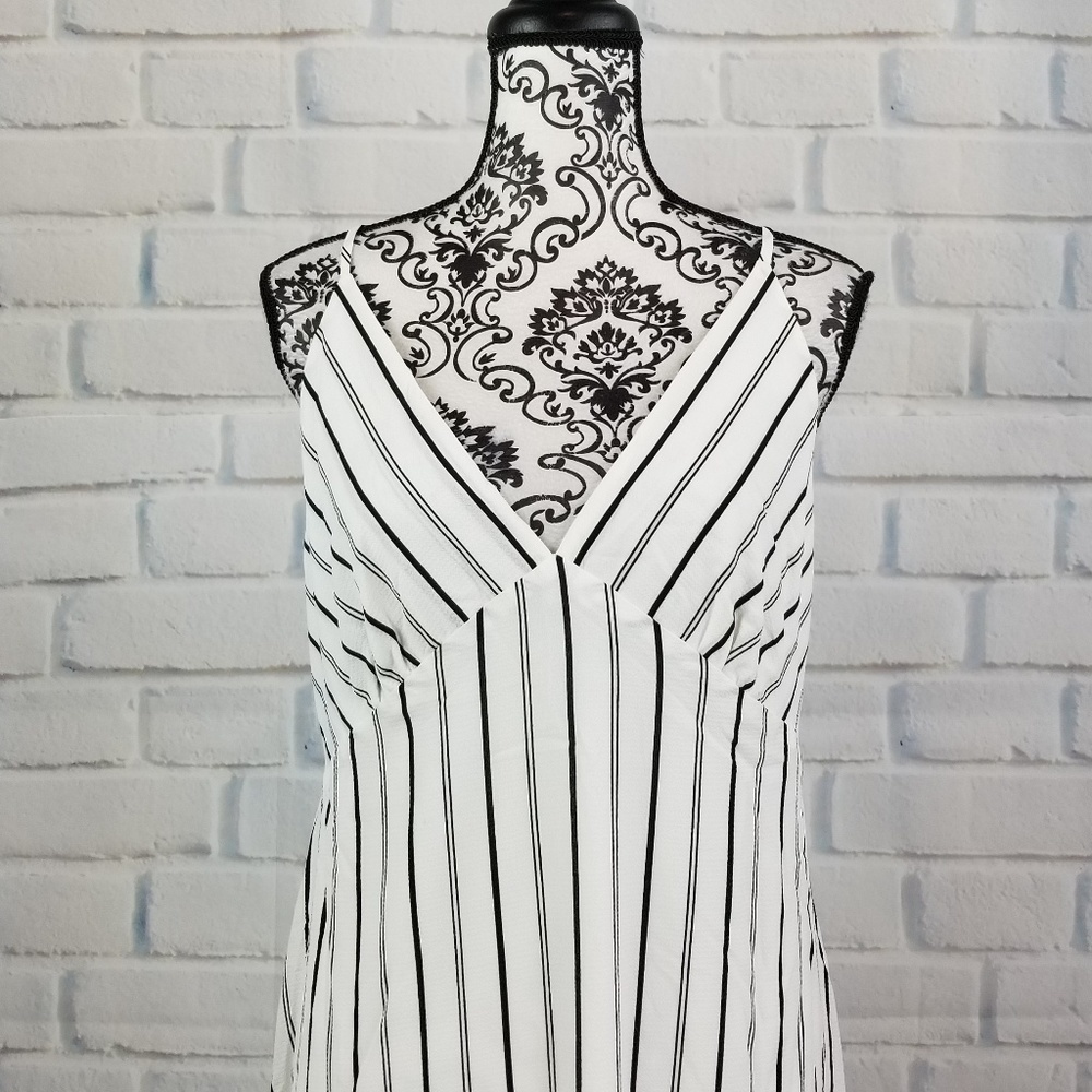 NSR sleeveless strip print sz l maxi dress